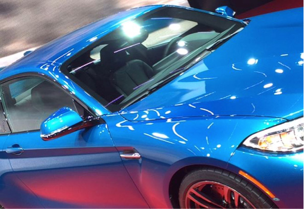 外观如何影响颜色——这辆车不仅仅是蓝色的，还有很多其他因素构成了外观