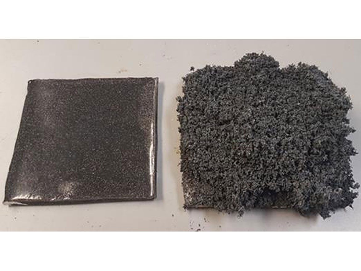 在暴露于丙烷炬之前和之后，在钢基板上包含GrafGuard可膨胀石墨的反应性环氧涂层的照片。