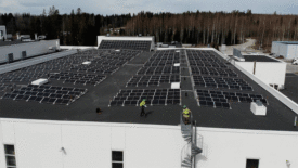 Teknos制造工厂的太阳能电池板照片